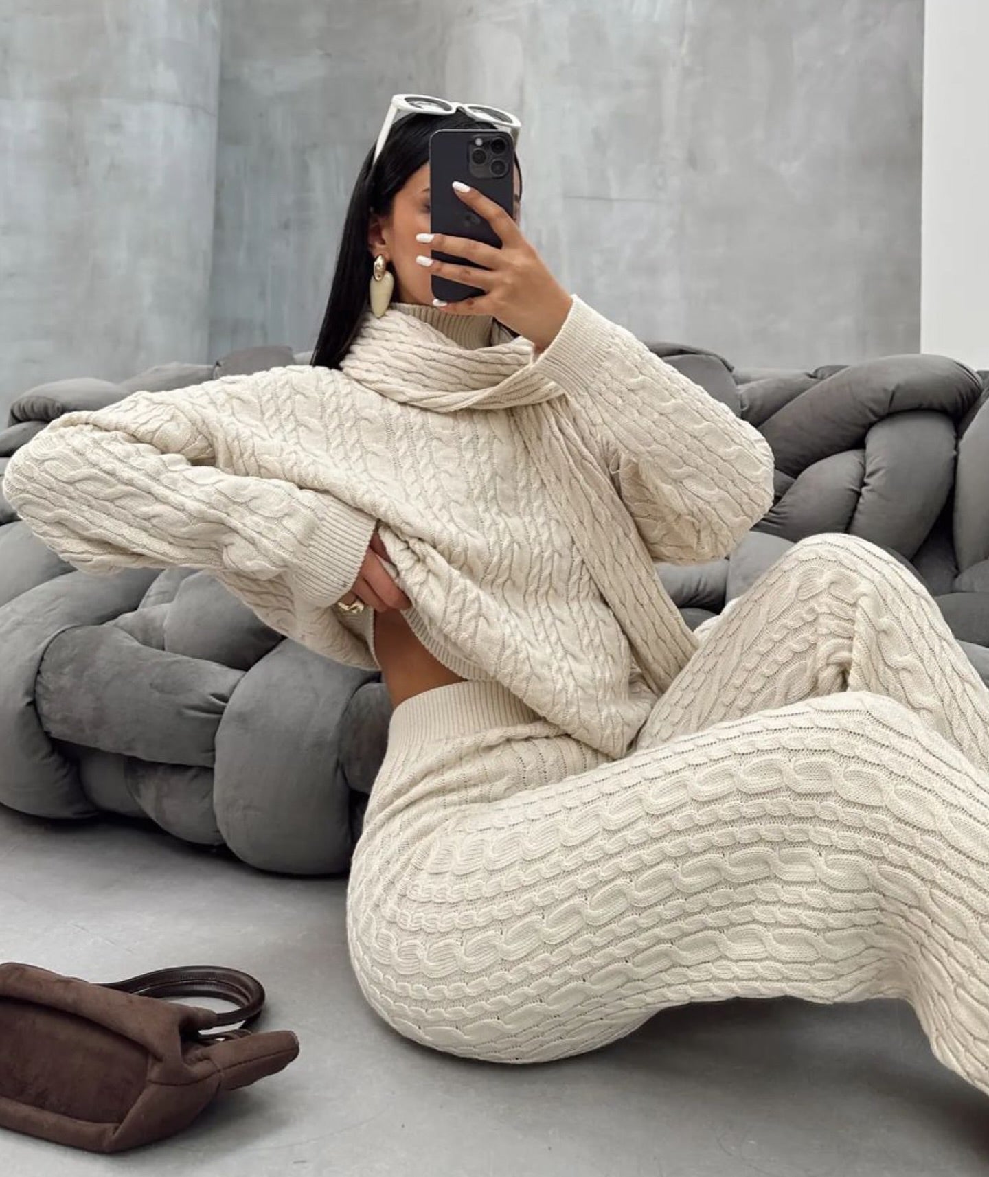 Ensemble Cache-cou & Tricot & Pantalon – Élégance Intemporelle