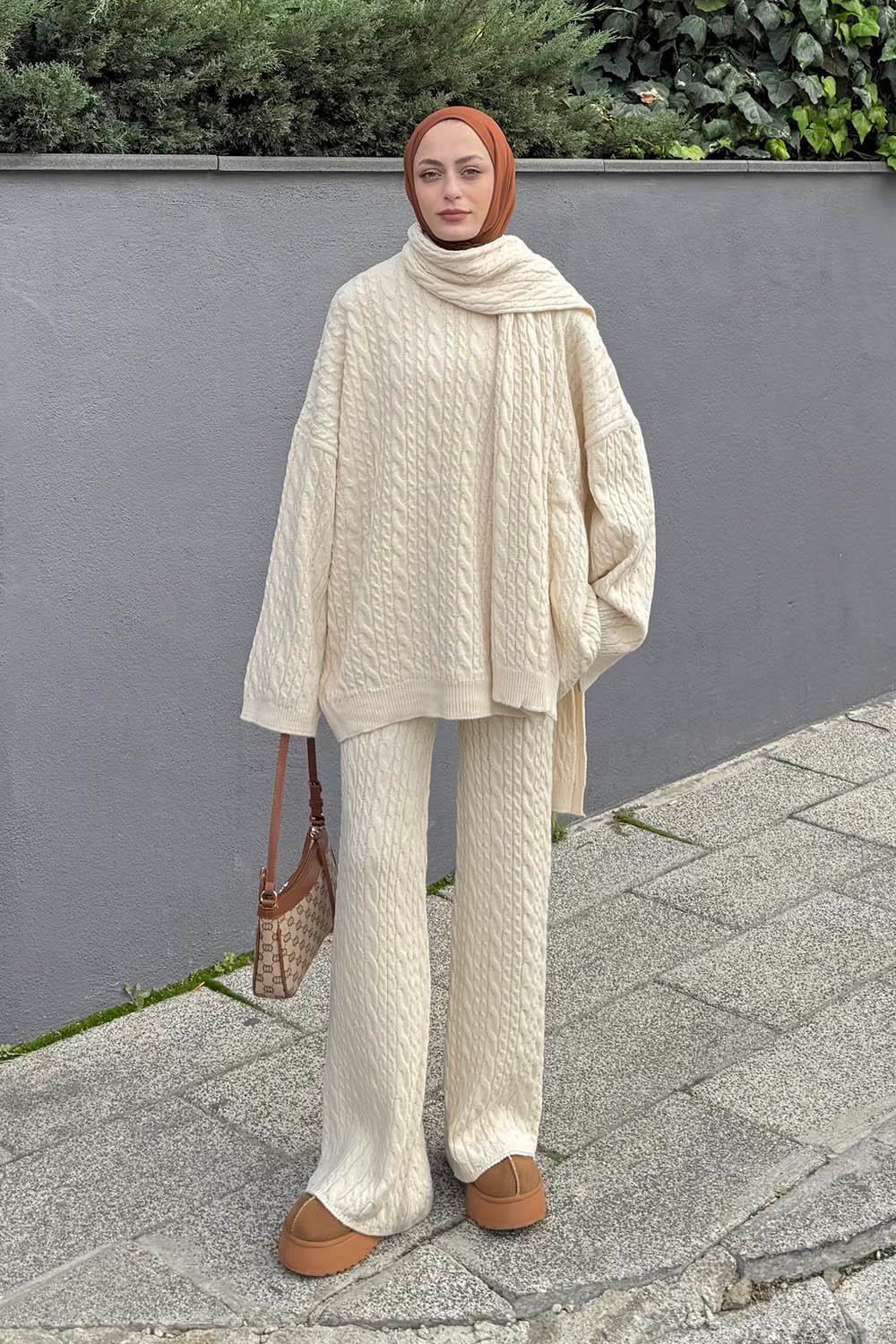 Ensemble Cache-cou & Tricot & Pantalon – Élégance Intemporelle