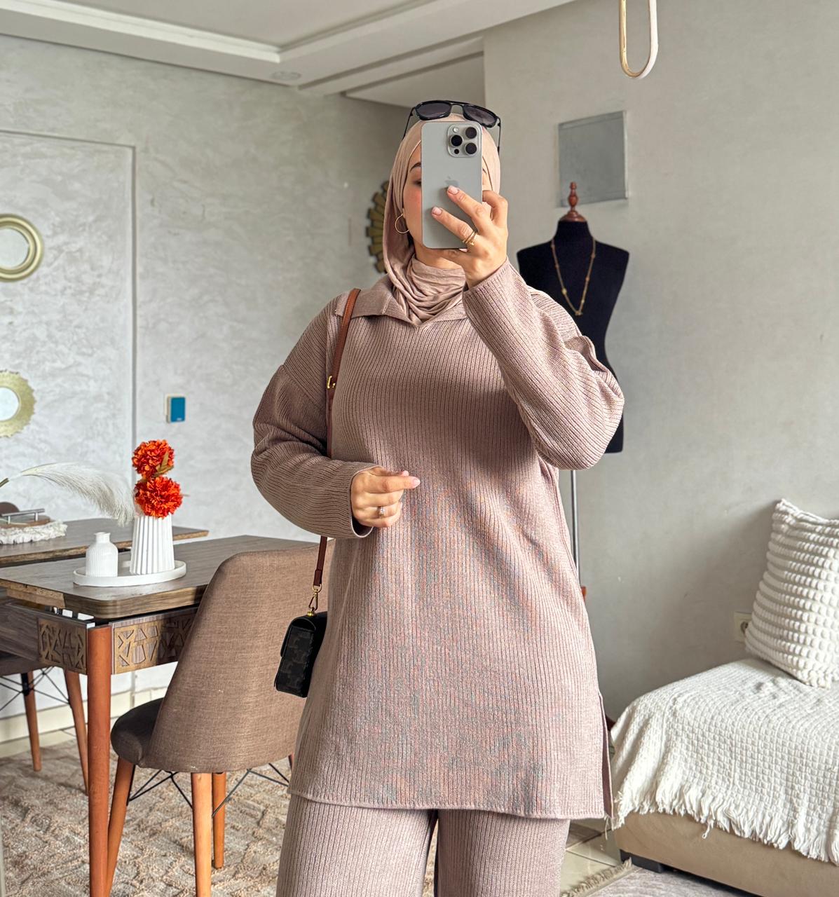 Tricot Col Polo et Pantalon : L'Ensemble Chic en Tricot Premium